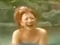 【動画】スザンヌ　タオル一枚で露天風呂入浴中にポロリ。お宝映像！！